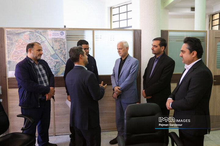 بازدید شهردار اصفهان از خدمت‌رسانی شهرداری‌ها به شهروندان