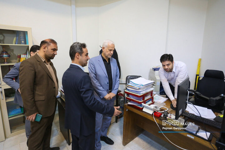 بازدید شهردار اصفهان از خدمت‌رسانی شهرداری‌ها به شهروندان