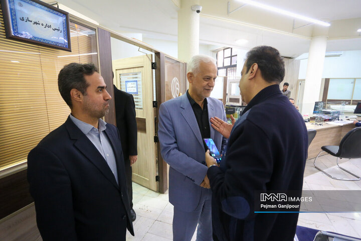 بازدید شهردار اصفهان از خدمت‌رسانی شهرداری‌ها به شهروندان
