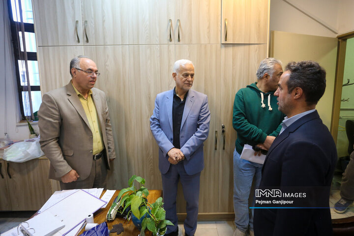 بازدید شهردار اصفهان از خدمت‌رسانی شهرداری‌ها به شهروندان