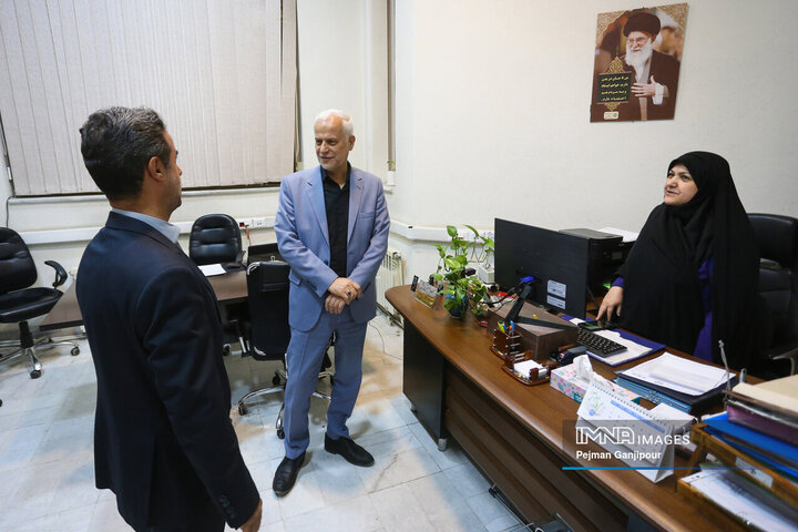 بازدید شهردار اصفهان از خدمت‌رسانی شهرداری‌ها به شهروندان