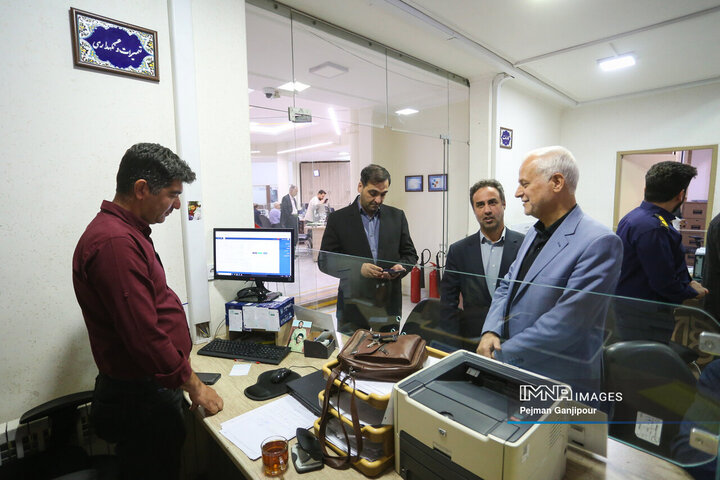 بازدید شهردار اصفهان از خدمت‌رسانی شهرداری‌ها به شهروندان