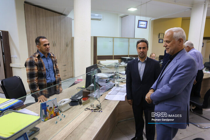 بازدید شهردار اصفهان از خدمت‌رسانی شهرداری‌ها به شهروندان