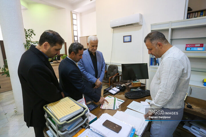 بازدید شهردار اصفهان از خدمت‌رسانی شهرداری‌ها به شهروندان