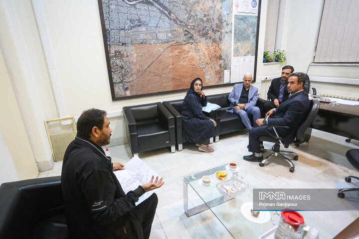 بازدید شهردار اصفهان از خدمت‌رسانی شهرداری‌ها به شهروندان
