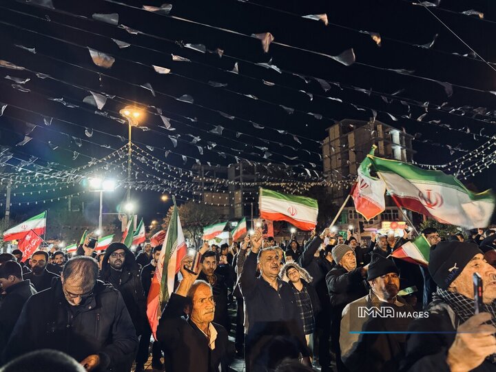 اوج هم‌افزایی مردمی در تجمعات منطقه ۱۵؛ فعالیت گسترده ۱۱ موکب و کاروان‌های محلی و خودرویی