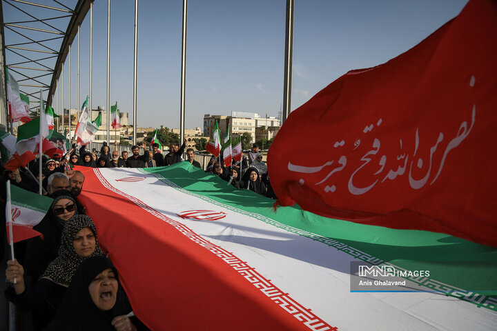 زنجیره انسانی بر روی پل سفید اهواز