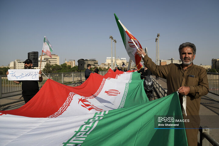 زنجیره انسانی بر روی پل سفید اهواز