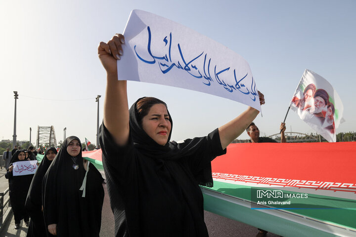 زنجیره انسانی بر روی پل سفید اهواز