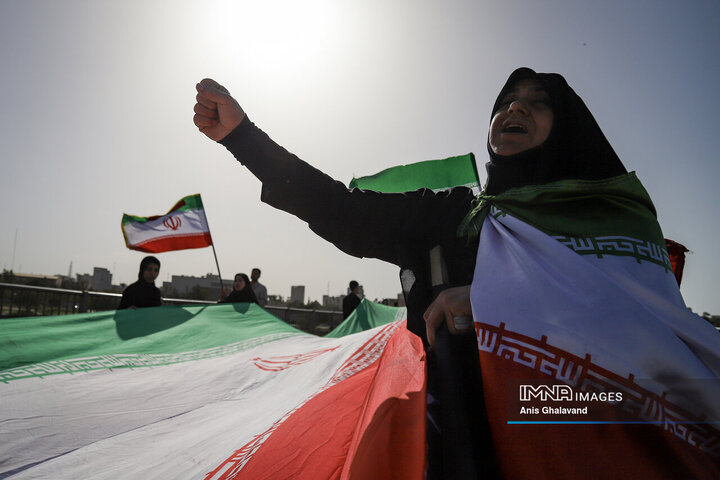 زنجیره انسانی بر روی پل سفید اهواز