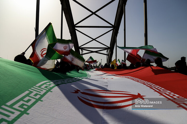 زنجیره انسانی بر روی پل سفید اهواز