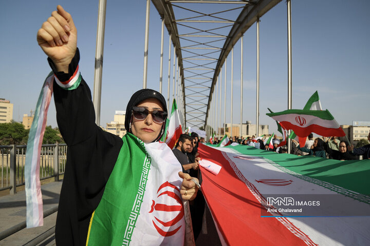 زنجیره انسانی بر روی پل سفید اهواز