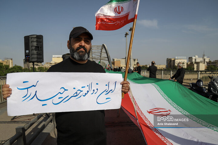 زنجیره انسانی بر روی پل سفید اهواز