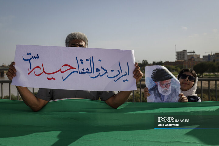 زنجیره انسانی بر روی پل سفید اهواز
