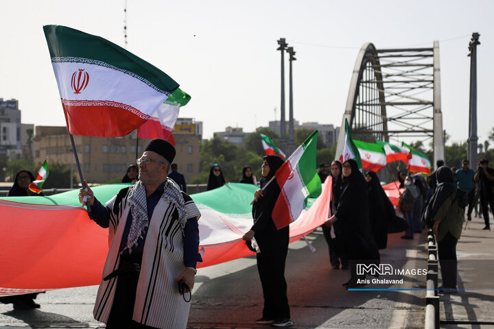 زنجیره انسانی بر روی پل سفید اهواز