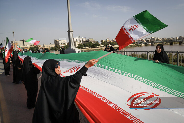 زنجیره انسانی بر روی پل سفید اهواز