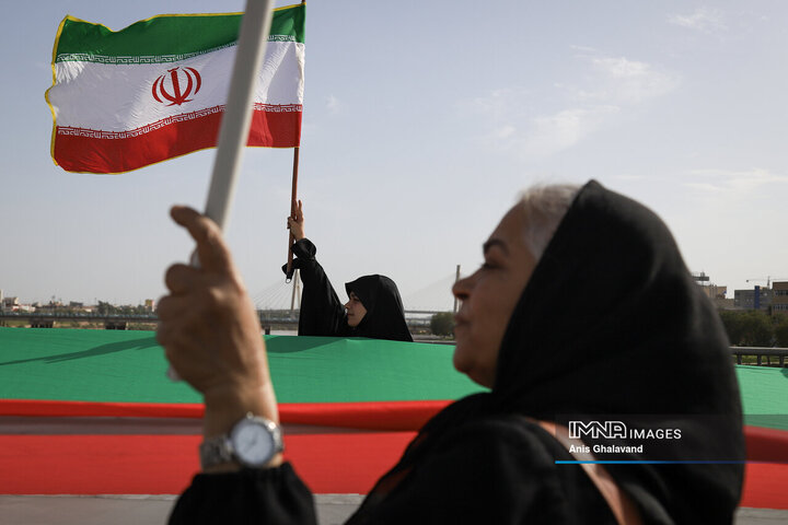 زنجیره انسانی بر روی پل سفید اهواز