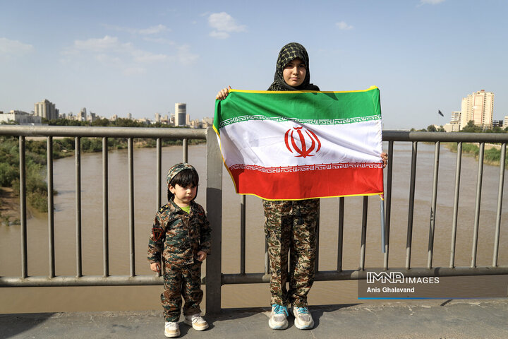 زنجیره انسانی بر روی پل سفید اهواز