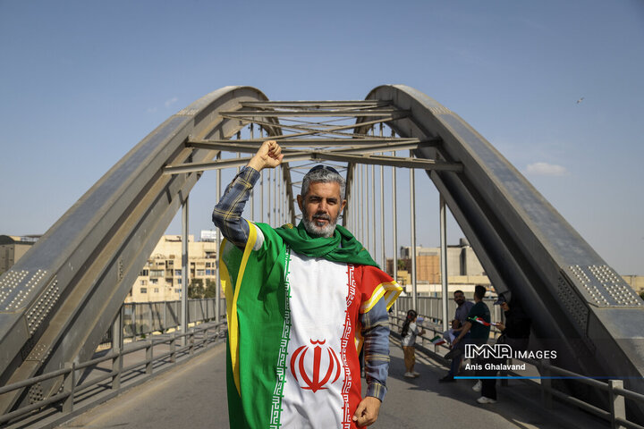 زنجیره انسانی بر روی پل سفید اهواز