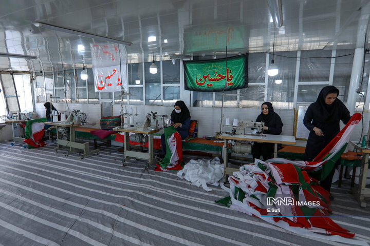 کارخانه تولید پرچم؛ روایت تصویری تلاش شبانه‌روزی برای برافراشتن افتخار ملی