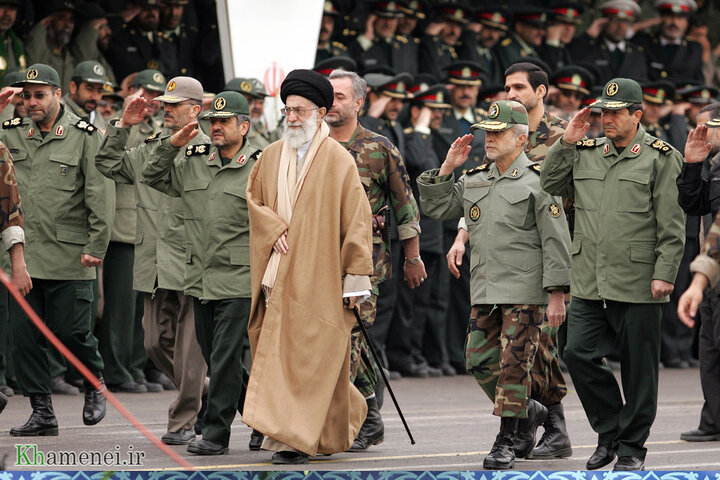 مراسم مشترک نیروهای مسلح استان یزد با حضور رهبر معظم انقلاب - دی 1386
