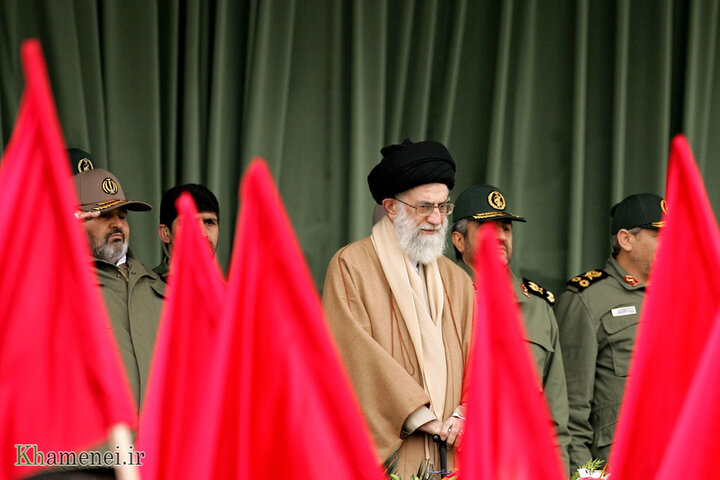 مراسم مشترک نیروهای مسلح استان یزد با حضور رهبر معظم انقلاب - دی 1386
