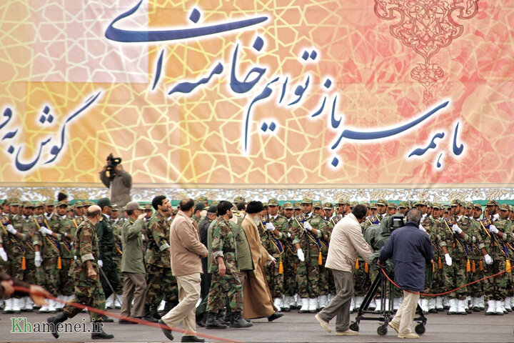مراسم مشترک نیروهای مسلح استان یزد با حضور رهبر معظم انقلاب - دی 1386