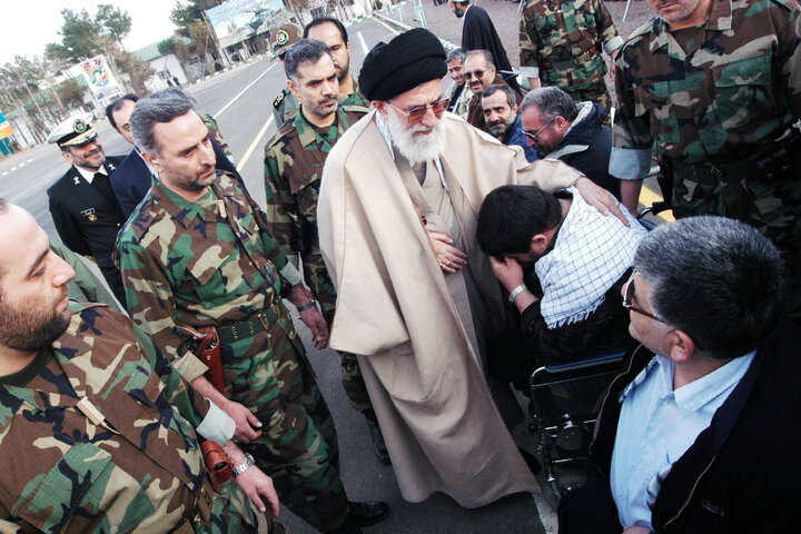 برگزاری مراسم نظامی مشترک نیروهای مسلح در قزوین در حضور فرمانده کل قوا - اردیبهشت 1382