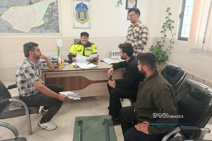 رسیدگی به خسارت ۳۵ خودروی آسیب‌دیده جنگ‌ در محله هفتون