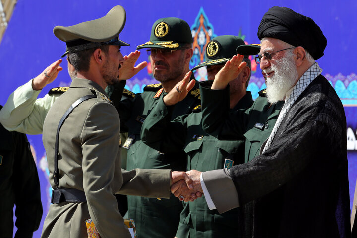 حضور رهبر انقلاب در دانشکده افسری امام علی (ع) - مهر 1387