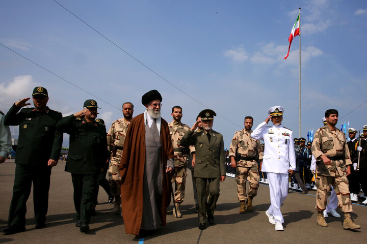 مراسم تحلیف و دانش‌آموختگی دانشجویان دانشگاه‌های افسری ارتش جمهوری اسلامی ایران - مهر 1394