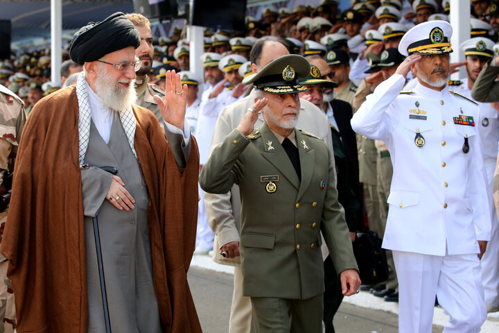 مراسم تحلیف و دانش‌آموختگی دانشجویان دانشگاه‌های افسری ارتش جمهوری اسلامی ایران - مهر 1394