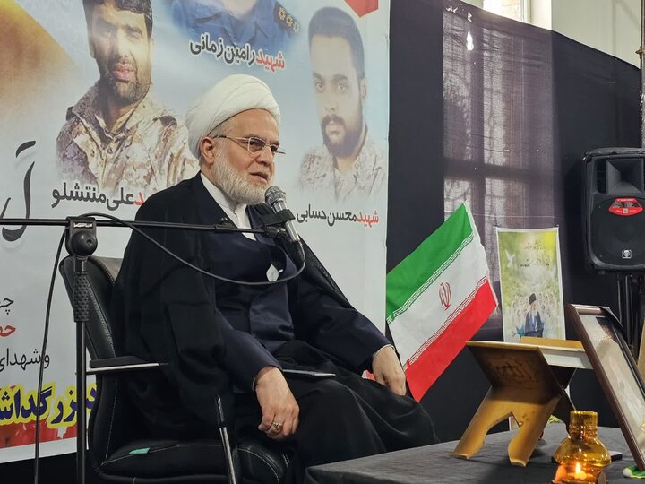ایستادگی مردم، دشمن را به عقب راند