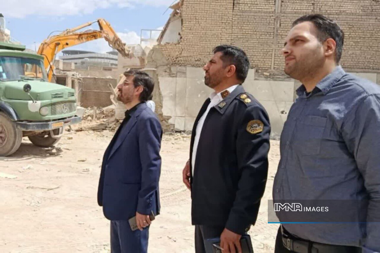 رسیدگی به خسارت ۳۵ خودروی آسیبدیده جنگ در محله هفتون
