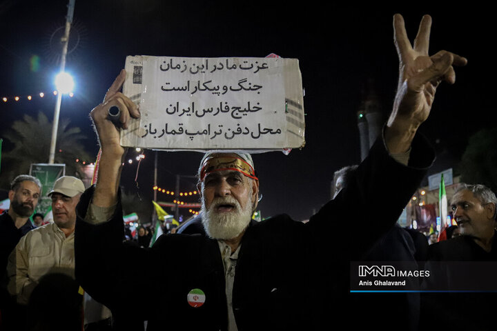 اجتماع مردمی در چهلمین شب شهادت امامِ قائدِ شهید اهواز