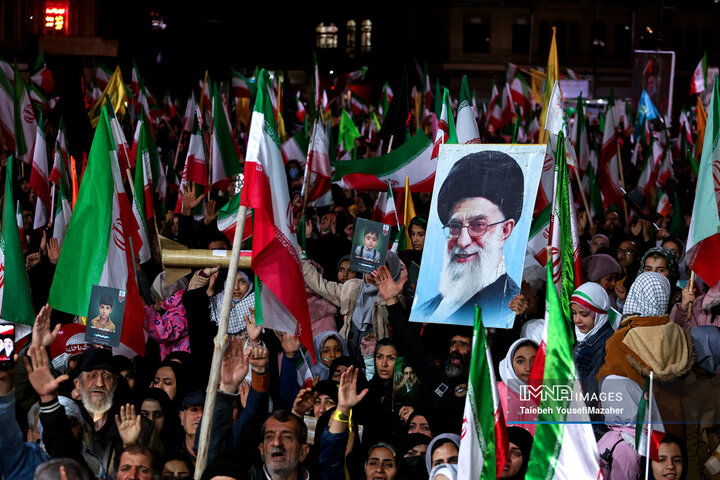 گرامیداشت چهلمین روز شهادت قائد امت و دانش‌آموزان میناب در همدان