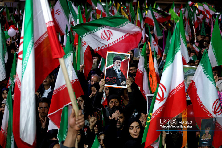 گرامیداشت چهلمین روز شهادت قائد امت و دانش‌آموزان میناب در همدان