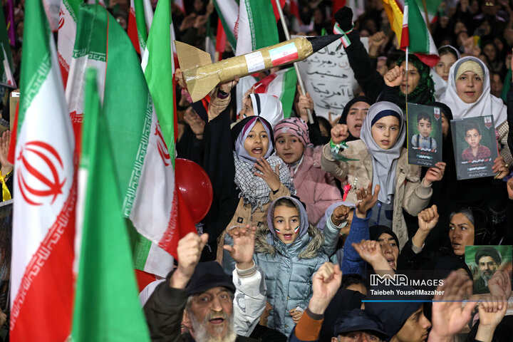گرامیداشت چهلمین روز شهادت قائد امت و دانش‌آموزان میناب در همدان