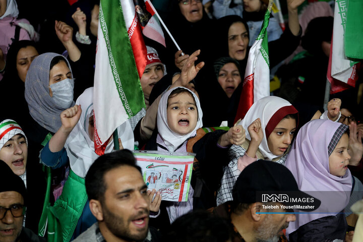 گرامیداشت چهلمین روز شهادت قائد امت و دانش‌آموزان میناب در همدان