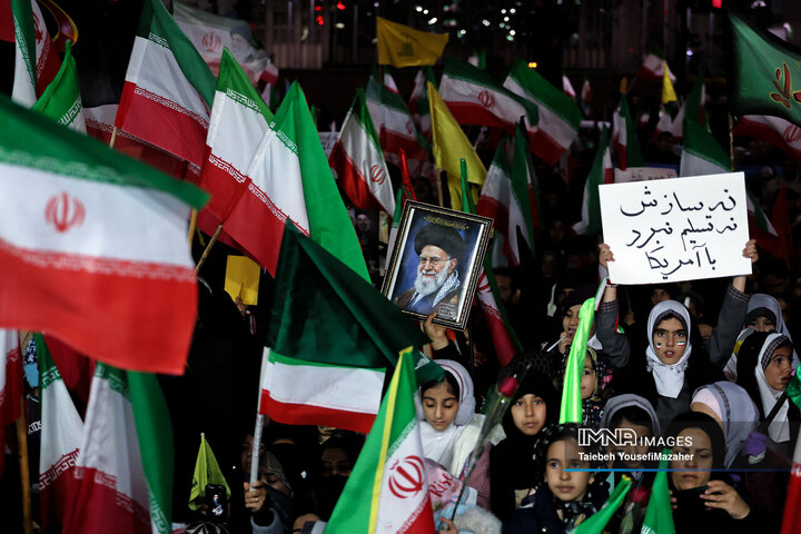 گرامیداشت چهلمین روز شهادت قائد امت و دانش‌آموزان میناب در همدان