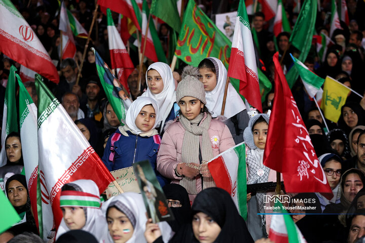 گرامیداشت چهلمین روز شهادت قائد امت و دانش‌آموزان میناب در همدان