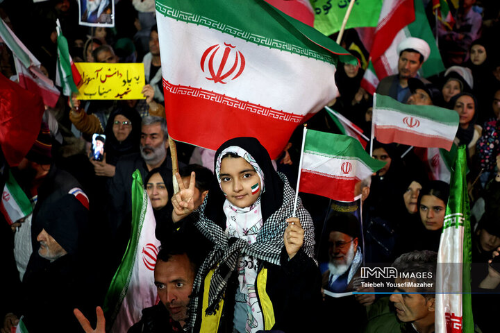 گرامیداشت چهلمین روز شهادت قائد امت و دانش‌آموزان میناب در همدان
