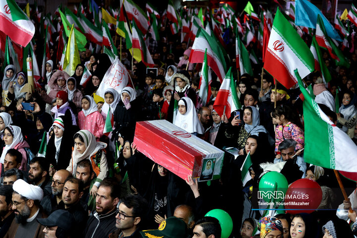 گرامیداشت چهلمین روز شهادت قائد امت و دانش‌آموزان میناب در همدان
