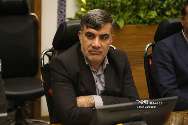 جلسه مدیران شهری اصفهان در خصوص بازسازی مناطق آسیب دیده جنگ رمضان
