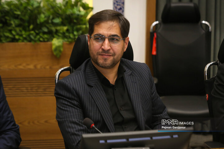 جلسه مدیران شهری اصفهان در خصوص بازسازی مناطق آسیب دیده جنگ رمضان