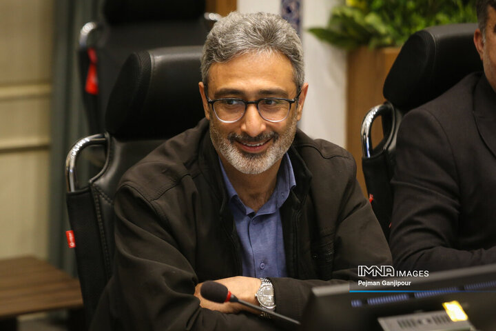 جلسه مدیران شهری اصفهان در خصوص بازسازی مناطق آسیب دیده جنگ رمضان