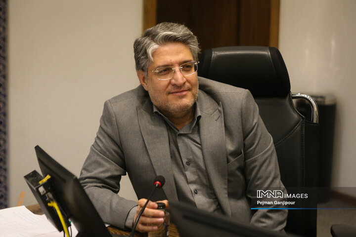 جلسه مدیران شهری اصفهان در خصوص بازسازی مناطق آسیب دیده جنگ رمضان