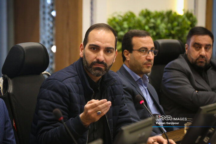 جلسه مدیران شهری اصفهان در خصوص بازسازی مناطق آسیب دیده جنگ رمضان