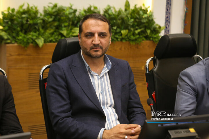 جلسه مدیران شهری اصفهان در خصوص بازسازی مناطق آسیب دیده جنگ رمضان