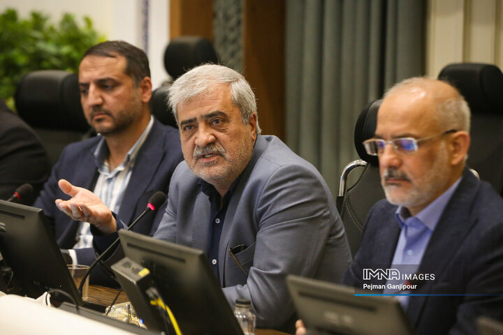 جلسه مدیران شهری اصفهان در خصوص بازسازی مناطق آسیب دیده جنگ رمضان